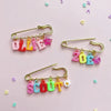 Personalized Charm Pin – Personale ed elegante – Spilla con nome