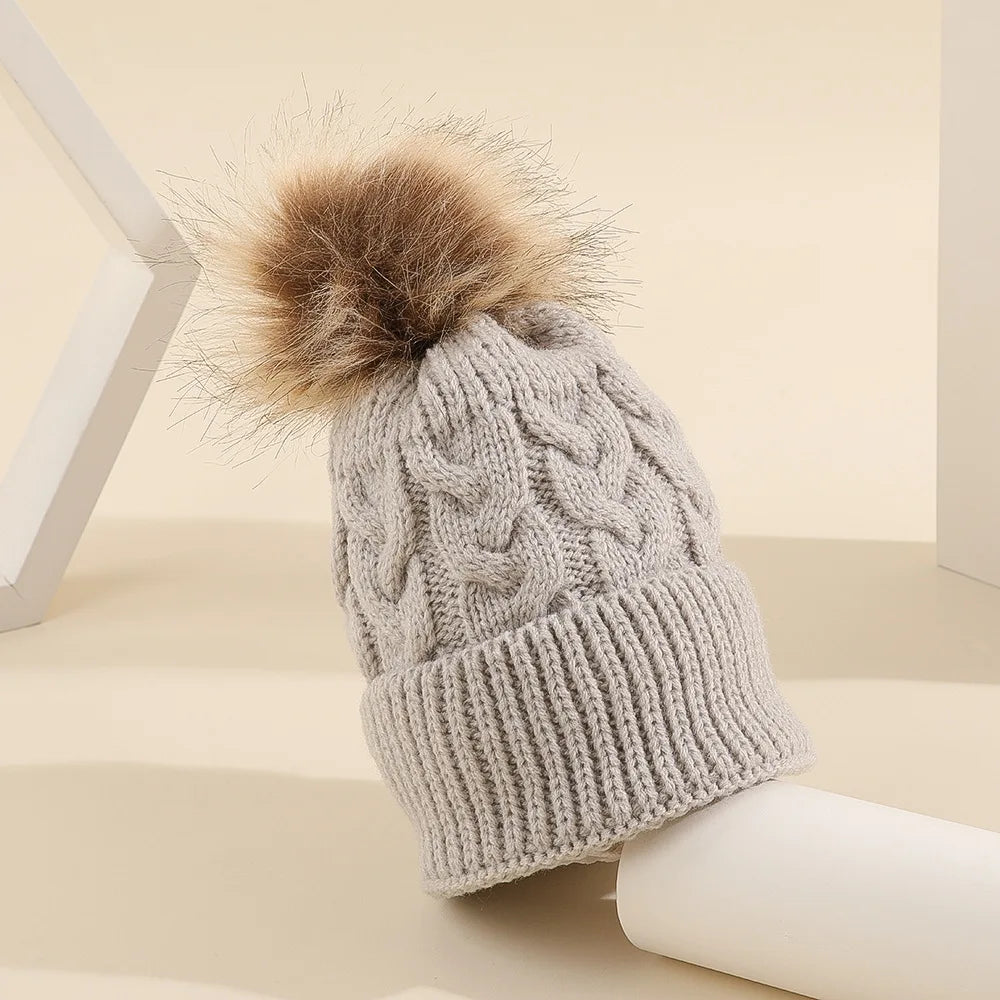 Mini Fashion™ - Calore e personalità - Cuffia personalizzabile con pompon